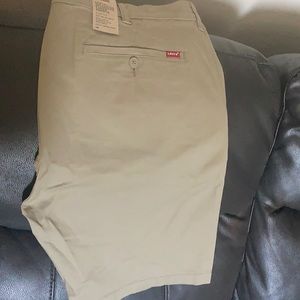 Levi’s cargo shorts tan men’s size 38 waist
